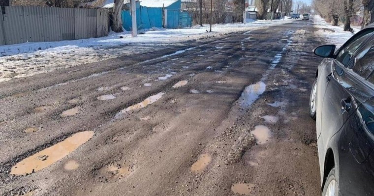 50 миллионға салынған асфальт, көктемдегі қармен бірге еріп кеткен (видео)