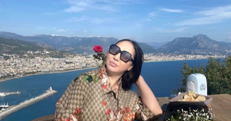 "Тойға айналды". Қарақат Әбілдина Түркияда туған күнін дүркіретіп атап өтті