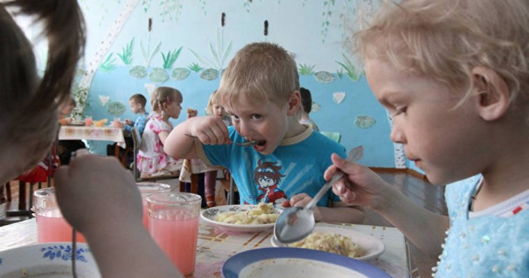 Тұрмысы төмен ресейлік отбасылар балаға бірнеше жәрдемақы алады 