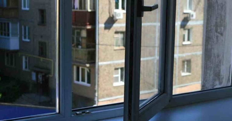 ШҚО-да үшінші қабаттан құлаған сәби аман қалды - Қазақстан жаңалықтары