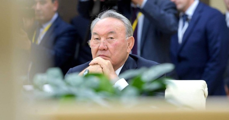 Назарбаевтар отбасының құқығына қолсұқпау туралы заңды кім жоя алады?