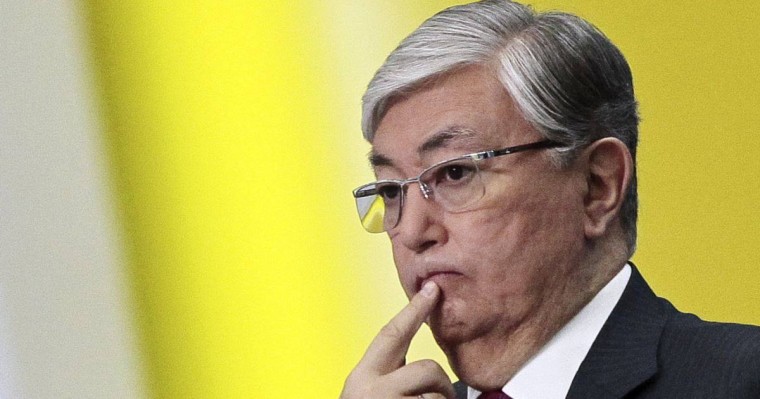 "Тоқаев Абайды айтса да, Назарбаевты сөзінен тастамайды"