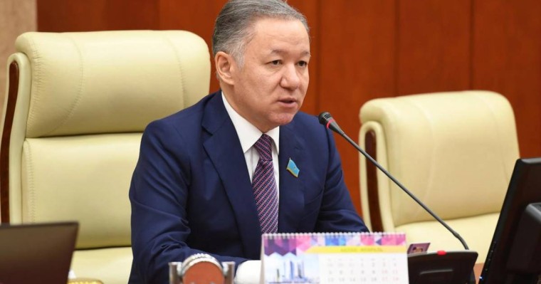 Нығматулиндер отбасы Лондонға аттанды