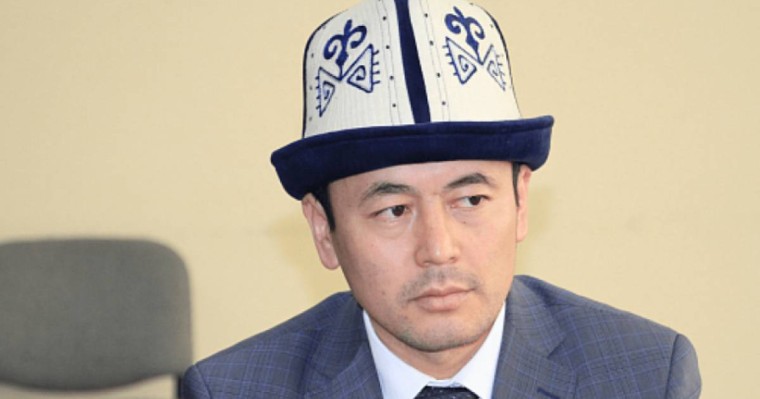 Қырғыз депутаты ашулы: "Балаларым қазақ тілінде сөйлеп кетті"