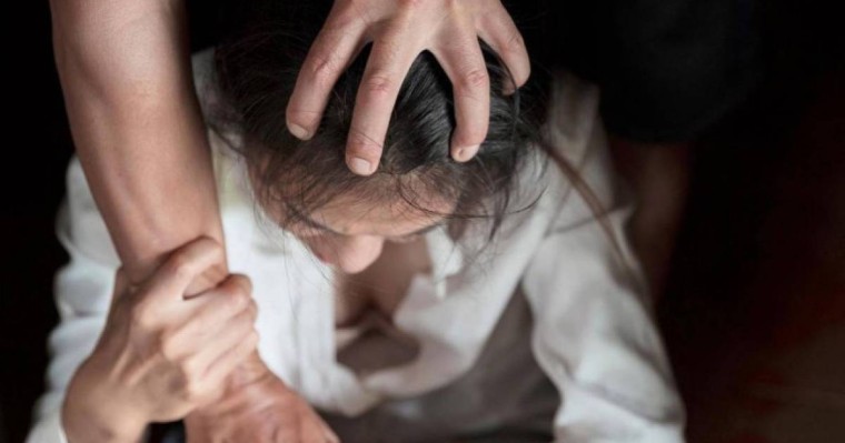 Оқиға орны қанға малынған: 11 жастағы үш бала 10 жасар қызды асқан айуандықпен зорлап тастаған