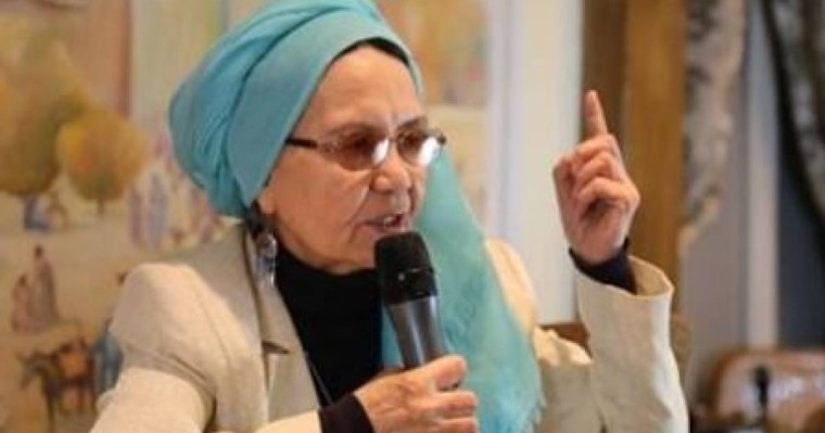 «Төрге жас келінді қақайтып отырғызып қоюдың өзі ұят нәрсе»: Зейнеп Ахметова бүгінгі қазақ тойларындағы салт-дәстүрлерді сынап тастады