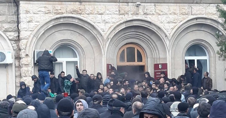 Абхазия билігі елдегі наразылықты "төңкеріс" деп атады