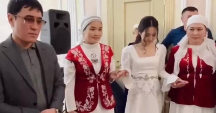 Әзілкеш Нұржан Төлендиев қызына сырға салу рәсімін өткізді (фото, видео)