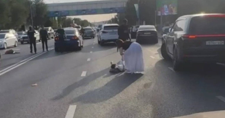 Ақтөбеде әжесі мен 9 жасар немересін көлік қағып кетті: қарт кісі тіл тартпай кетті 