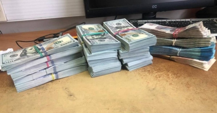 100 мың доллар пара алған: Мемлекеттік кірістер департаментінің экс-басшысы күдікке ілінді