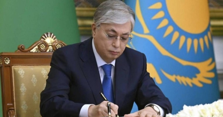 Президент шағын несие беру тәртібін күшейтуге қатысты заңға қол қойды