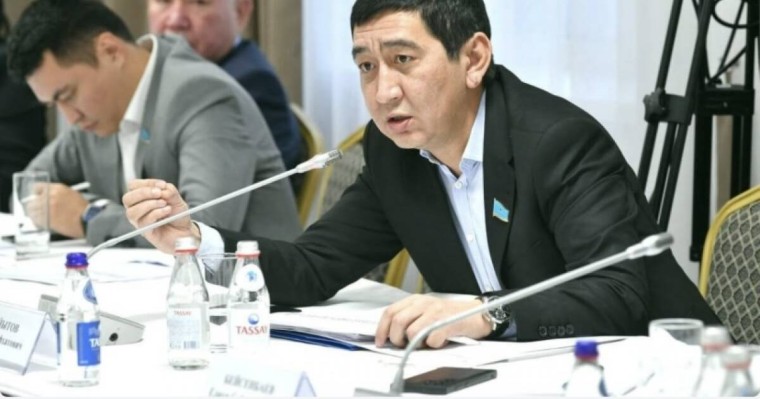 «1066 теңге қалай жетеді?»: Ринат Зайытовтың сұрағы вице-министрді тығырыққа тіреді