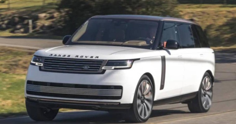 Көпшіліктің сынынан кейін Павлодар әкімдігі қымбат Range Rover көлігін сатылымға шығарды