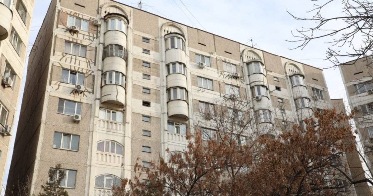 Анасы жаңа туған сәбиін төртінші қабаттың терезесінен лақтырып жіберген