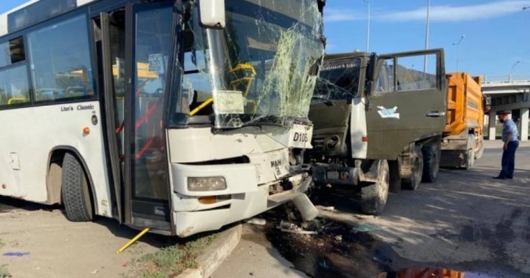 Нұр-Сұлтанда жол апаты болды - 13 адам ауруханаға жеткізілді