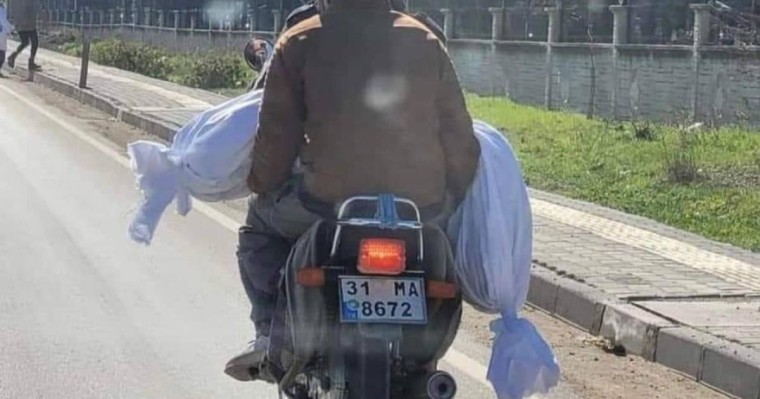 "Мәйіт көп, шығарып салушы аз": Түркияда қаза болған адамды мотоциклмен ақтық сапарға шығарып салған (фото)   