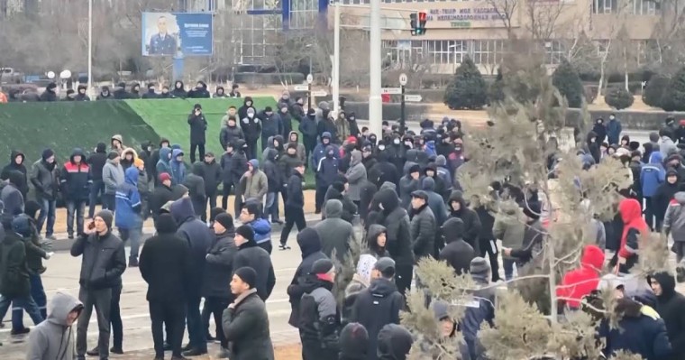 Жаңаөзенде мұнайшылар ереуілге шықты