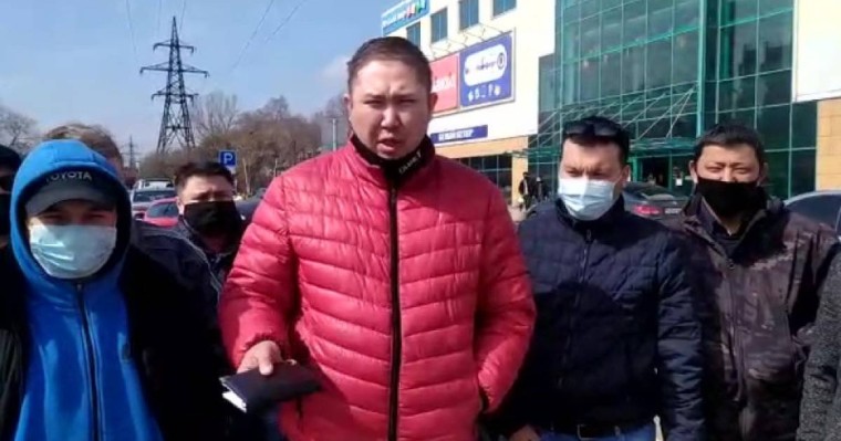 Алматыда "Яндекс.Такси" жүргізушілері ереуілге шықты