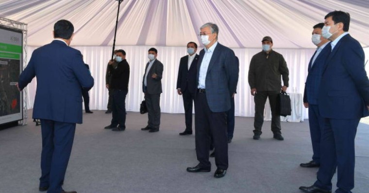 Тоқаев Ақмола облысындағы күн электр станциясын аралап көрді