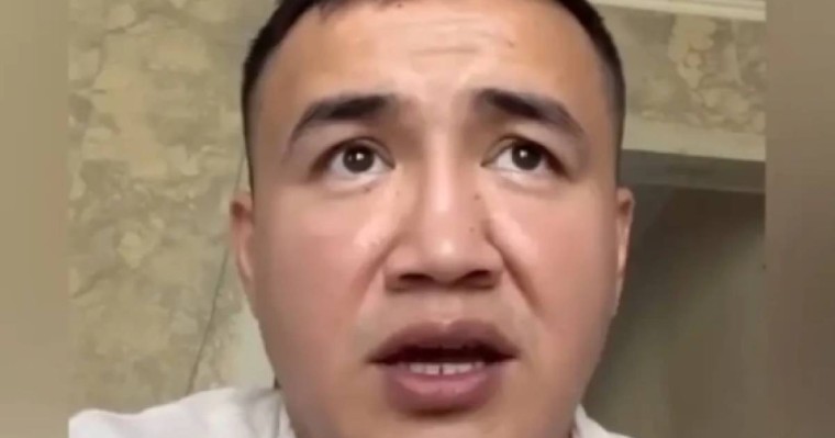 Атырауда мектеп директоры оқушыларға ұятсыз қылық көрсетті деп айыпталды