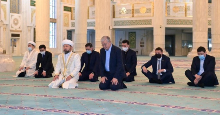 Президент қаңтар оқиғасы кезінде қайтыс болған азаматтардың рухына құран бағыштау рәсіміне қатысты