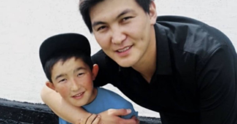 3 жыл үйімде тұрып, айтып отырған әңгімеңді естіп, ұялып отырмын". Жігер Ауыпбаев қойшы балаға ренішін білдірді