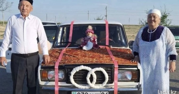 Алтын тойын ерекше атап өткен жаңаөзендік ерлі-зайыпты желі қолданушыларын тәнті етті