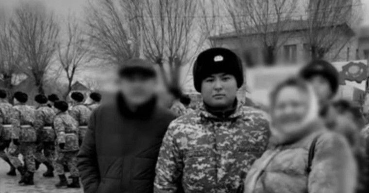 Аягөздегі сарбаздың өлімі: анасы Қорғаныс министрлігінің ресми мәліметіне сенбейді