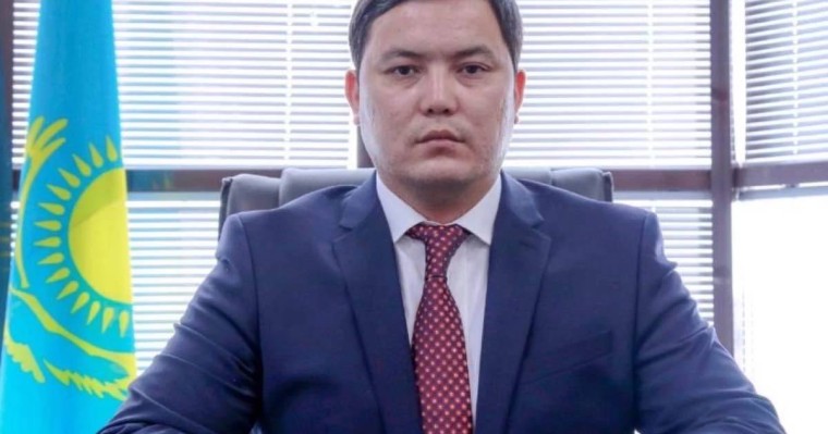 “Әйелін балаларының көзінше ұрған”: Прокурор экс-әкім Ибрагимовке 2 жыл бас бостандығынан айыру жазасын сұрады