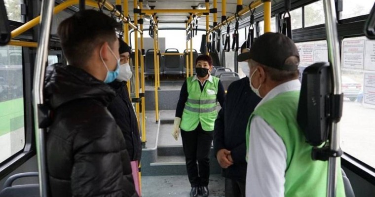 Алматыда қоғамдық көлікте маска тақпағандарға айыппұл салынады