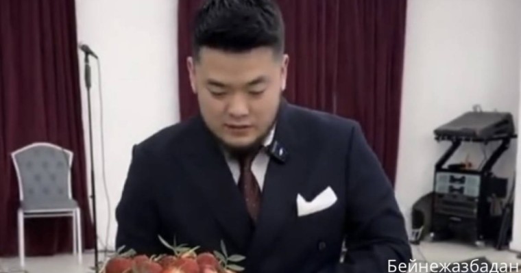 «Қалыңмалға келіспеген»: Тойды қалыңдықсыз өткізген қазақстандық жігіттің видеосы тарады