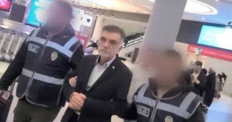 Түркияда жер сілкінісі кезінде құлаған тұрғын үй кешенінің сәулетшісі ұсталды