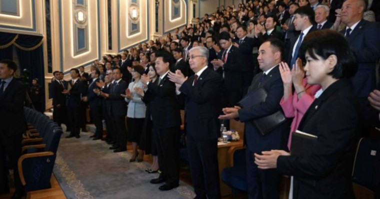 Қасым-Жомарт Тоқаев пен Юн Сок Ёль екі ел өнерпаздарының гала-концертін тамашалады