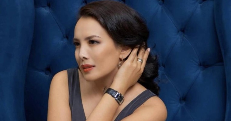 «Құйрығына шиқан шықсын...»: Танымал журналист уақытты ауыстырған шенеуніктерге «қарғыс» айтты