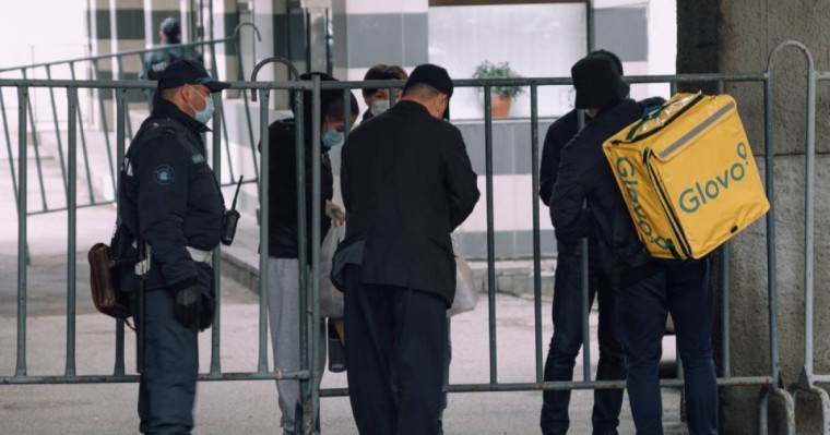 Жұмысқа шығармаса, өтемақы төлеуі қажет: Қоамдық белсенді билікке талап қойды