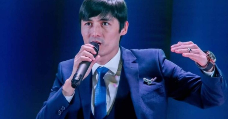 Қазақша-түрікше ән айтатын әнші Түркияны жарды!