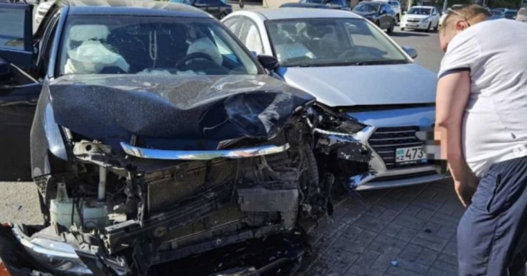 "6250 теңге": Астанада жол апатына түскен депутат Яндекс такси берген өтемақы мөлшеріне шағымданды