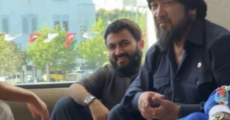 "Құрылысқа жұмысқа кірген бе?" Бекболат Тілеуханның жерде тамақ ішіп отырған видеосы тарады