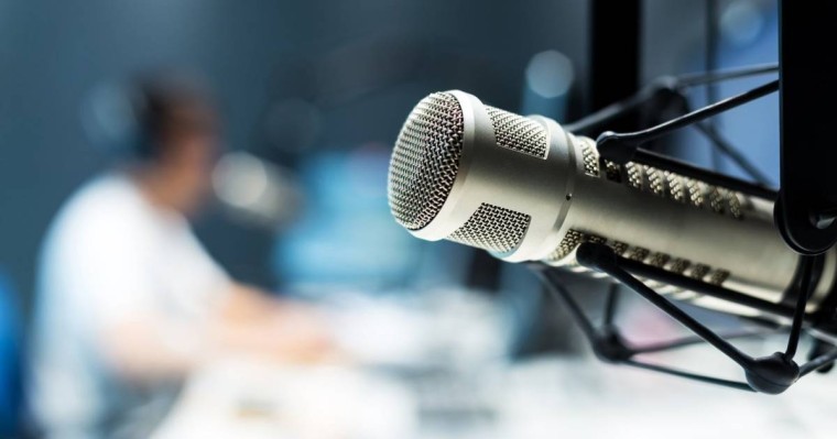 Алтын дауысты дикторларды қолдайық!