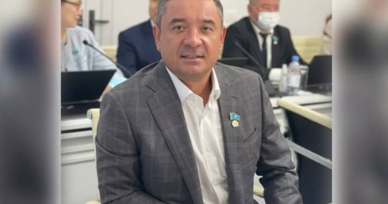 Әйелдерді балағаттаған депутат елдің ызасын тудырды (видео)