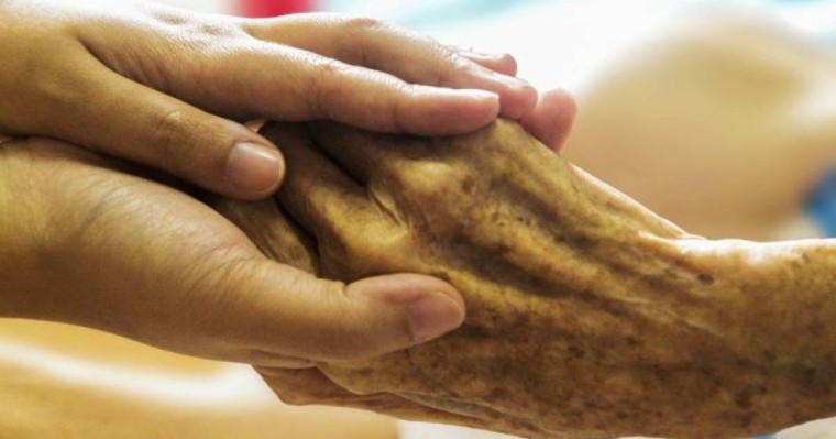 Індетті жеңген 89 жастағы кейуана дәрігерлерге алғыс айтты