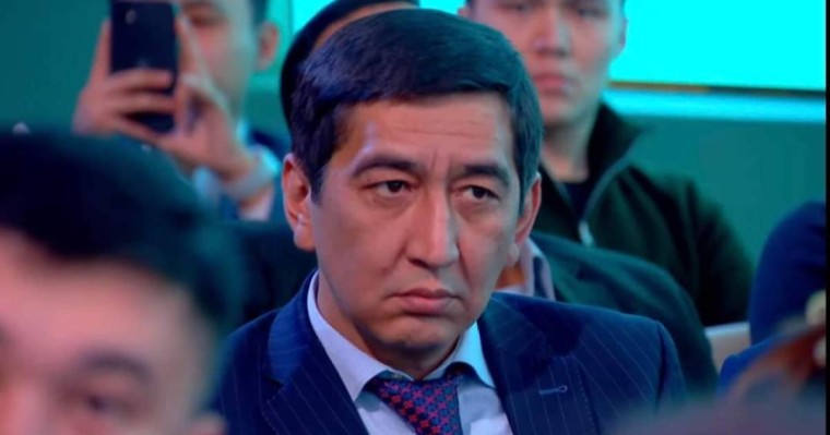 Ақын неге құбылды?