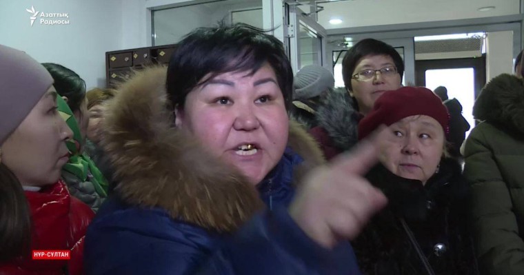 "Алдымызға министр шықсын!" Көп балалы әйелдер жәрдемақы төлеудің жаңа әдісіне наразы
