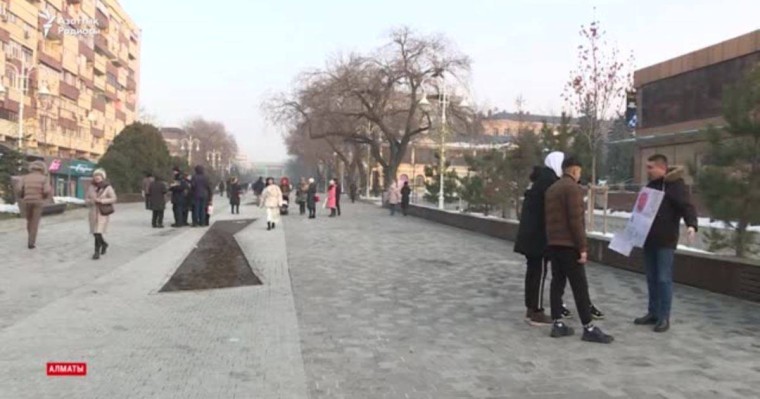 Алматы тұрғыны пикетке шығып, "Қытайда қамалған Қазақстан азаматын" қайтаруды талап етті
