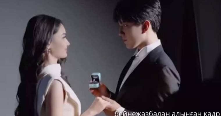 «Димаш Құдайберген үйленді»: Желіде әншінің қалыңдыққа сақина салған сәтінен видео тарады (ВИДЕО)