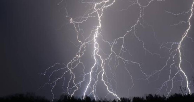 Ақмола облысында екі баланы найзағай соғып, біреуі көз жұмды