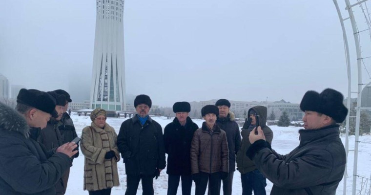 Нұр-Сұлтанда белсенділер "Шыңжаңнан қашқан" екі қазаққа қолдау білдірді