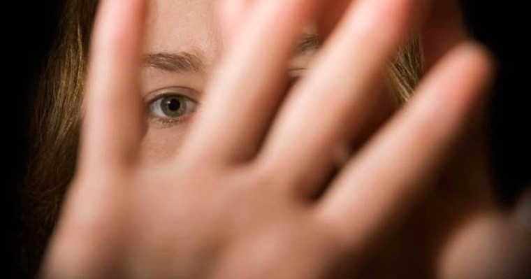 Оралда жасөспірімдер 12 жасар қызды топтасып зорлаған: Күдіктілерге қатысты сот үкімі шықты