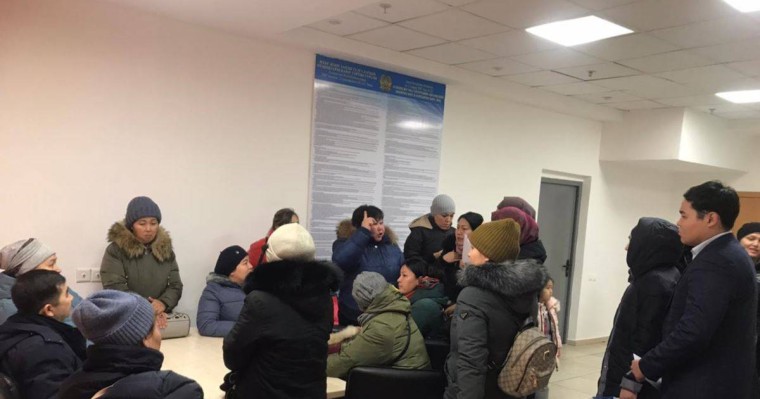 Нұр-Сұлтанда бір топ ана жәрдемақының жаңаша төленуіне наразылық білдірді