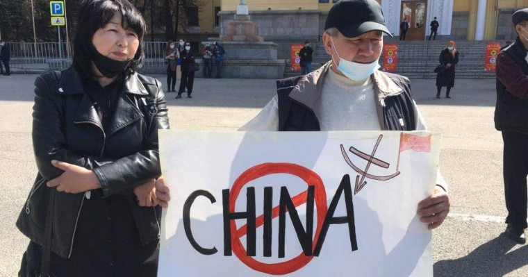 Митингке шыққандардың тағы бір талабы: Цой отставкаға кетсін!